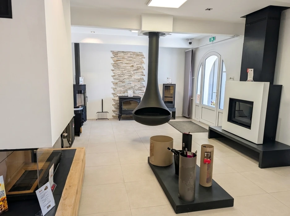Showroom de poêles et cheminées modernes